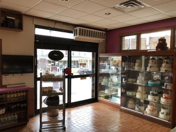 Traub's Bakery: 1020 Lincoln Avenue, Prospect Park, PA 19076